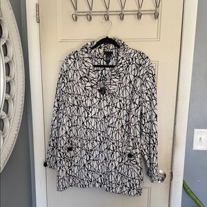 Liz & Me Black and White Abstract Blazer